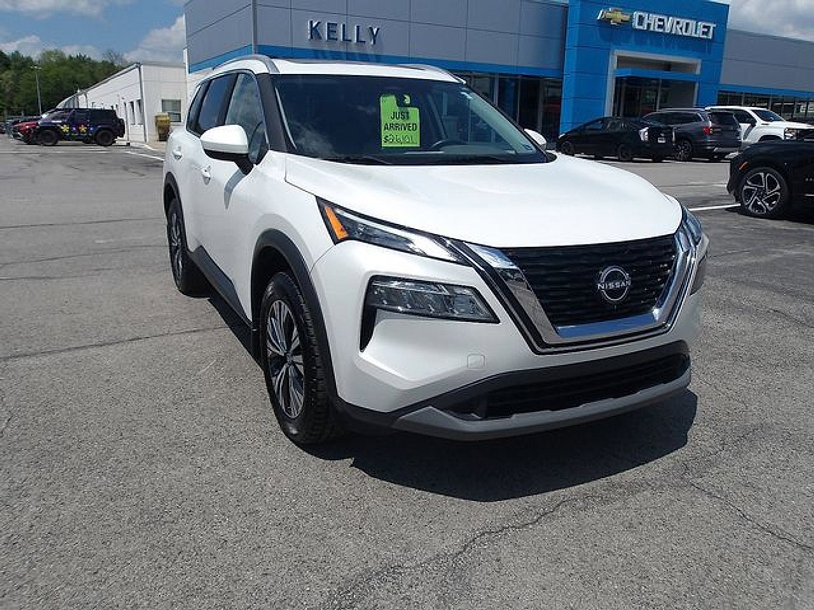 2023 Nissan Rogue SV in Pearl White Tricoat — front three-quarter view